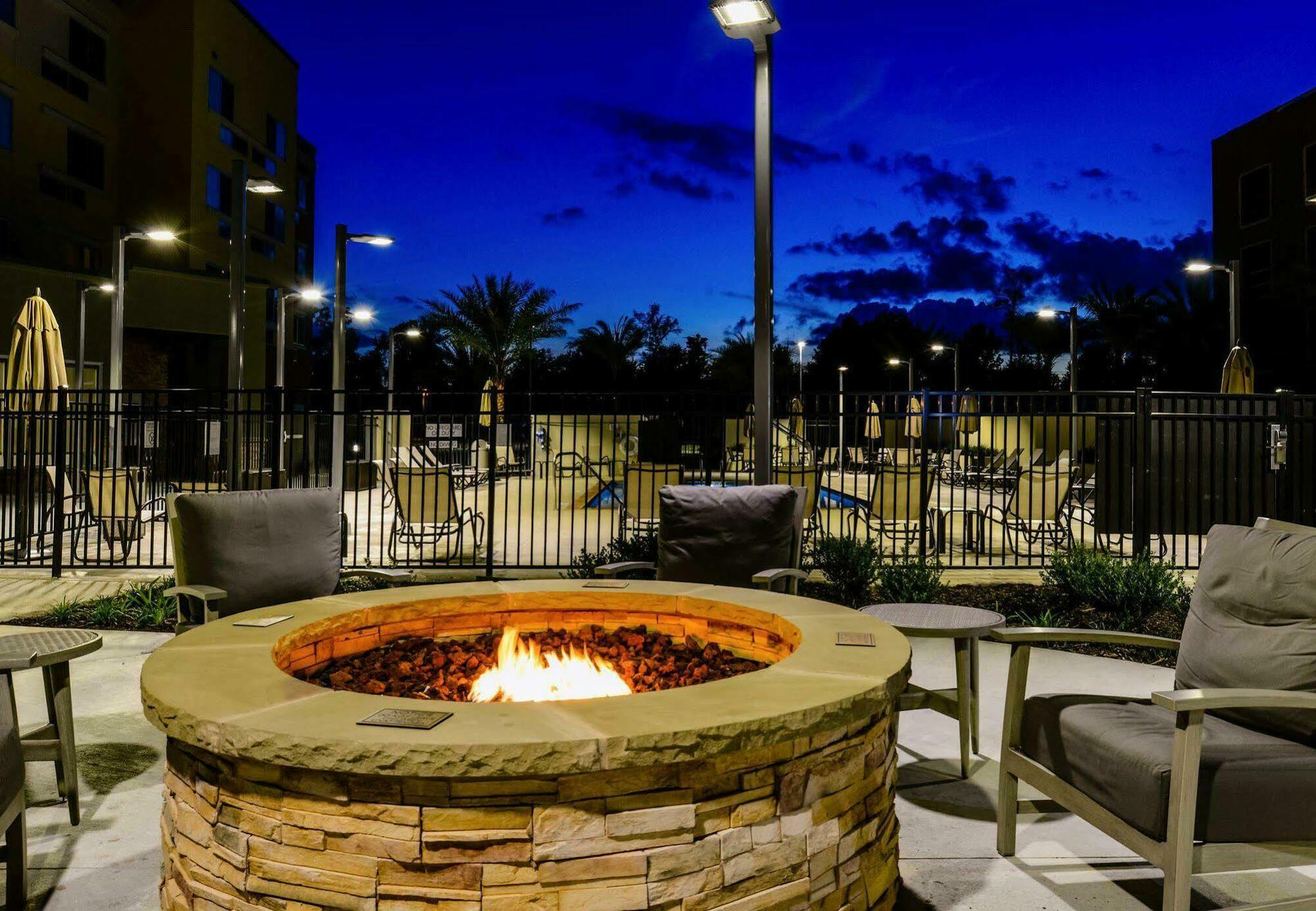 Courtyard Lake Charles Exteriér fotografie
